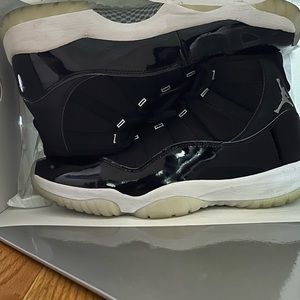 Used anniversary Jordan’s in good condition